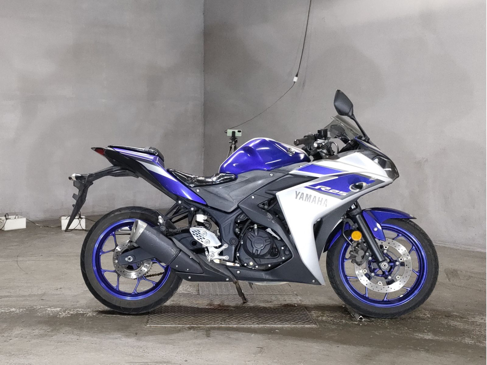 Yamaha YZF-R25 2015