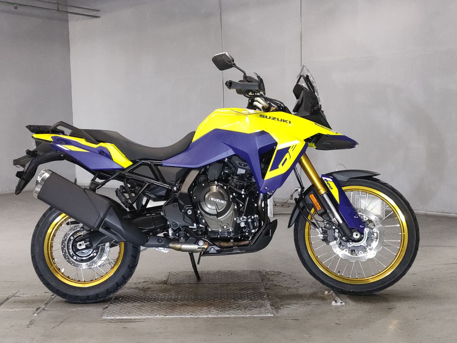 Suzuki v strom 800 2023