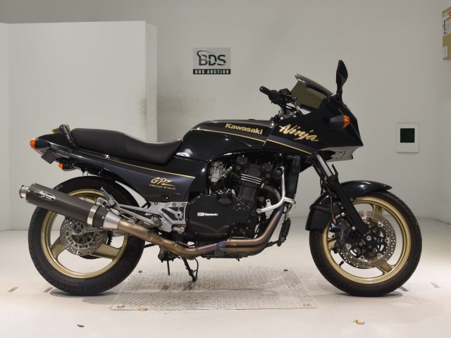 Kawasaki GPZ900R 2002