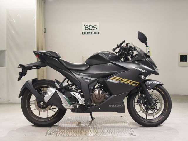 Suzuki GIXXER250SF