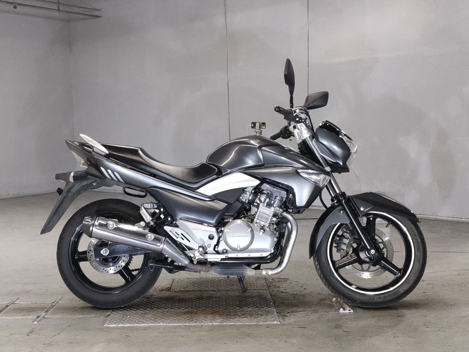 Suzuki GSR250