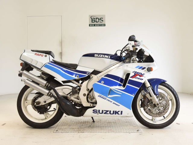 Suzuki RGV250