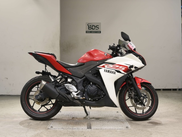 Yamaha YZF-R25A 2015