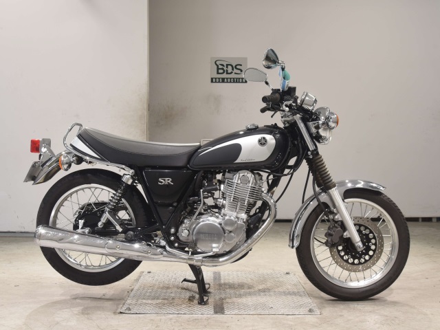 Yamaha SR400 2022