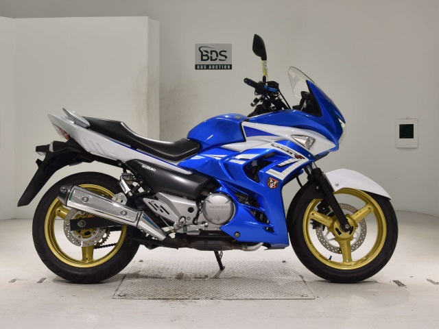 Suzuki GSR250F