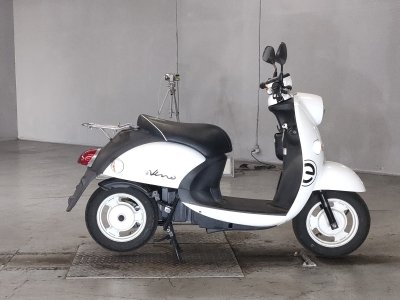 Yamaha E-VINO 2015