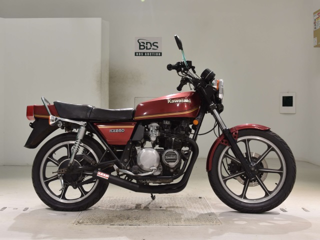 Kawasaki KZ550 2024