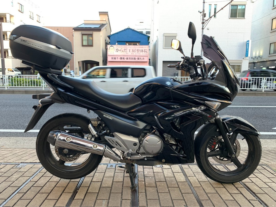 Suzuki GSR250F