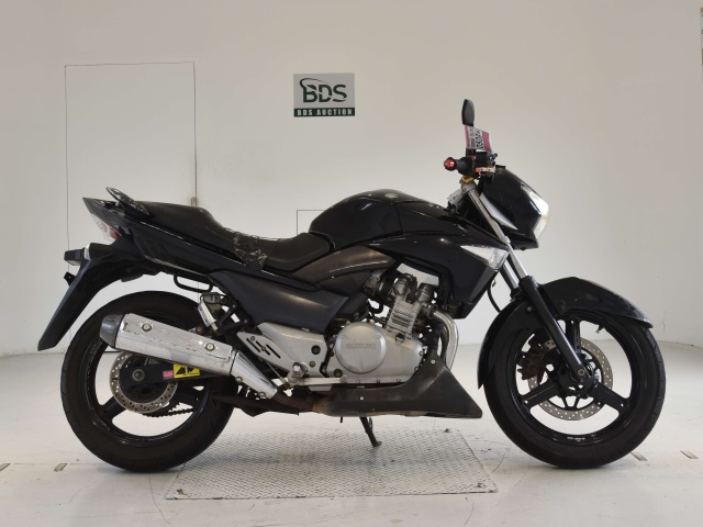 Suzuki GSR250