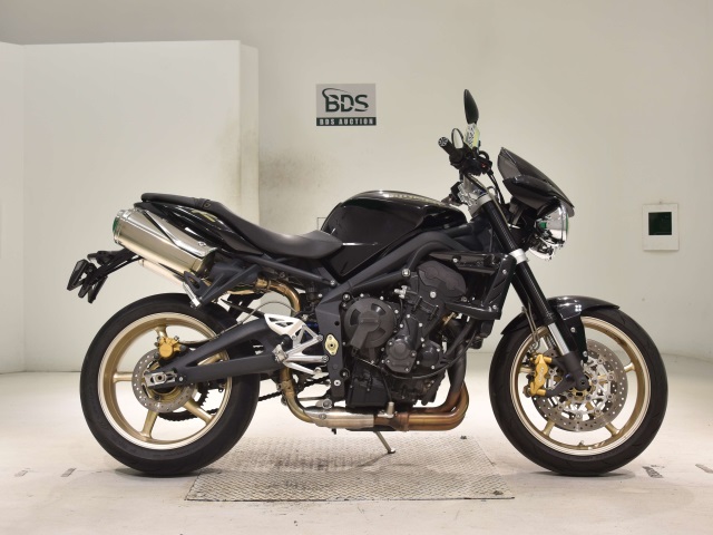 Triumph STREET TRIPLE R 2010