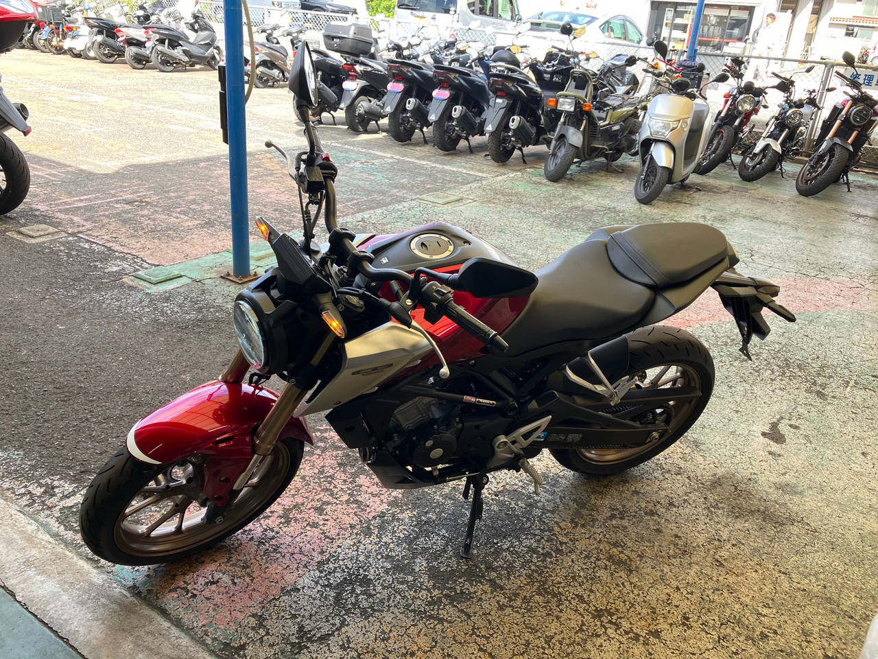 Honda CB125R 2021