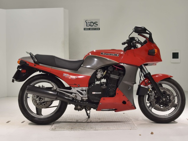 Kawasaki GPZ900R 1996