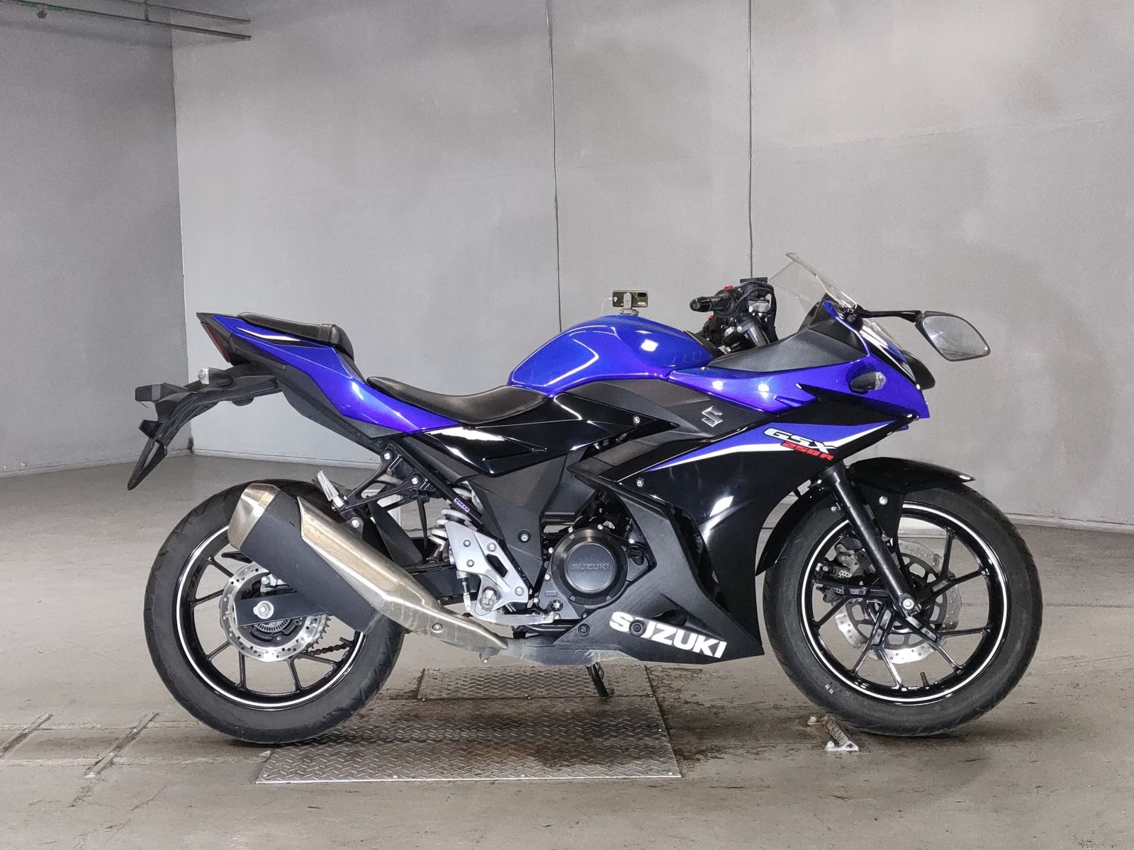 Suzuki GSX250R