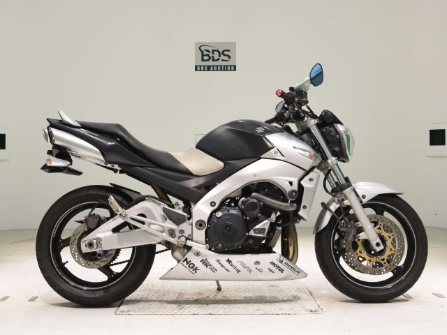 Suzuki GSR400 2006