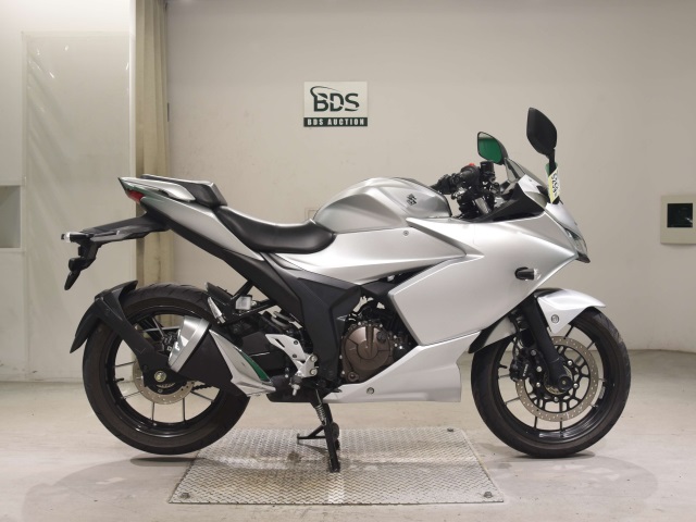 Suzuki GIXXER250SF
