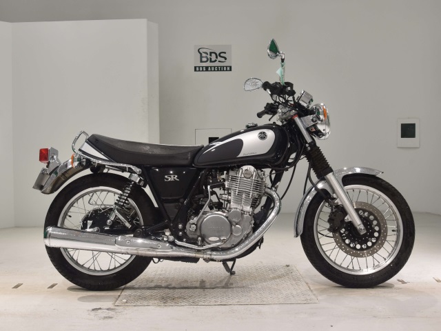 Yamaha SR400 2021