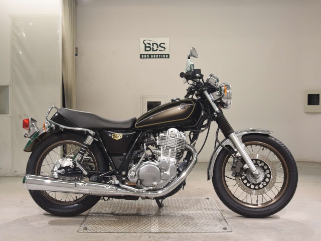 Yamaha SR400 2021