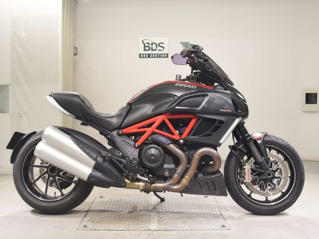 Ducati DIAVEL CARBON 2011
