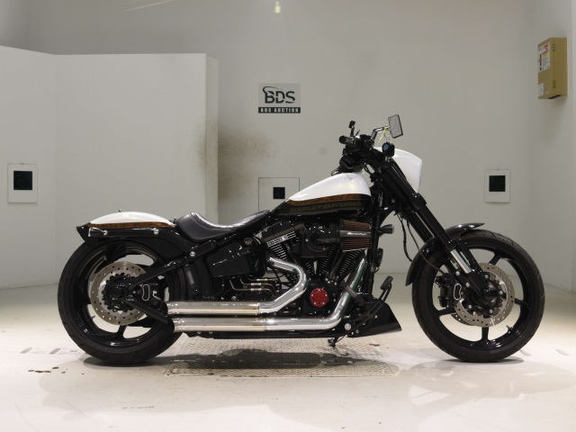 HD BREAKOUT FXSB1800 2016