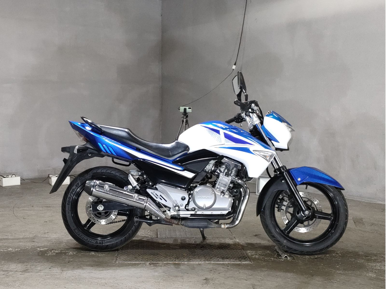 Suzuki GSR250