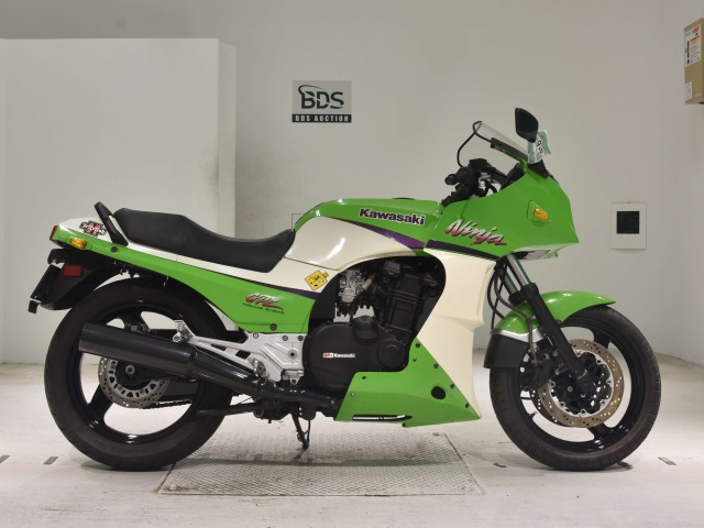 Kawasaki GPZ900R 1999