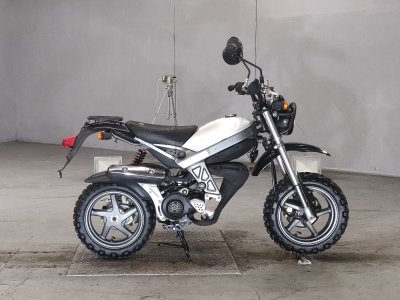 Suzuki STREET MAGIC