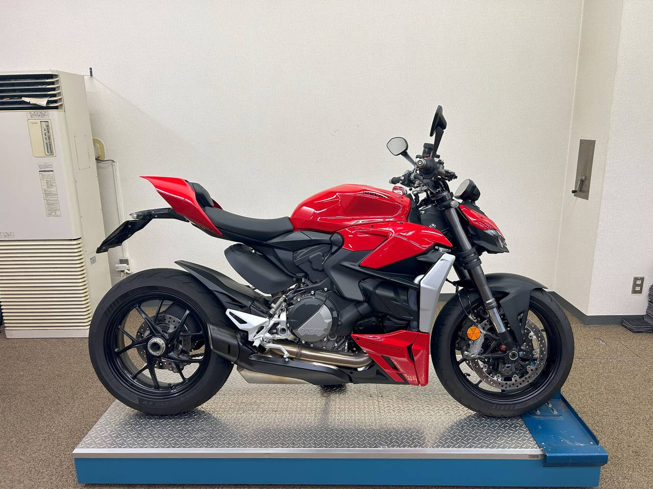 Ducati STREET FIGHTER V2 2022