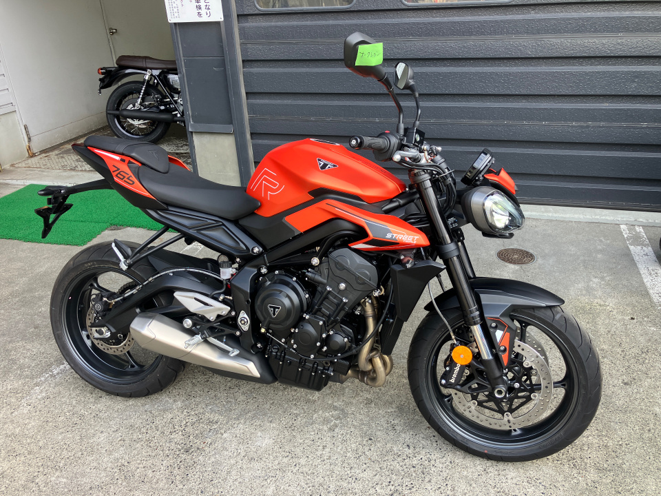 Triumph STREET TRIPLE R 2025