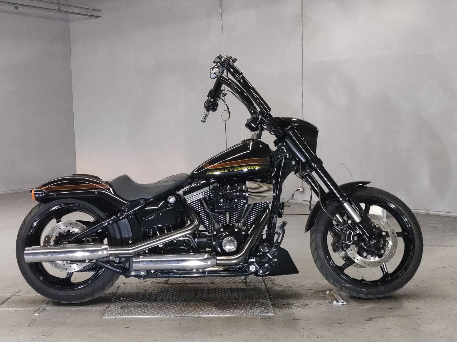 HD BREAKOUT FXSB1800 2016