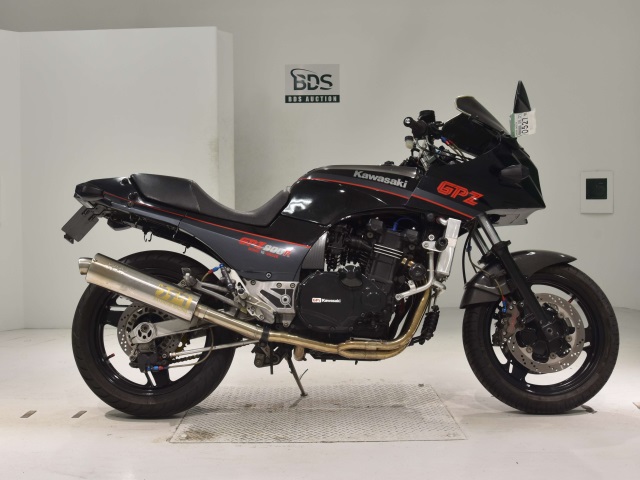 Kawasaki GPZ900R 1988