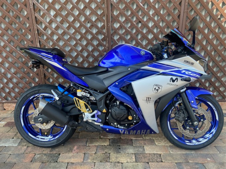 Yamaha YZF-R25A 2016