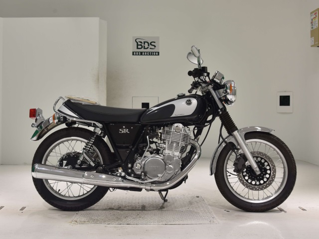 Yamaha SR400 2024