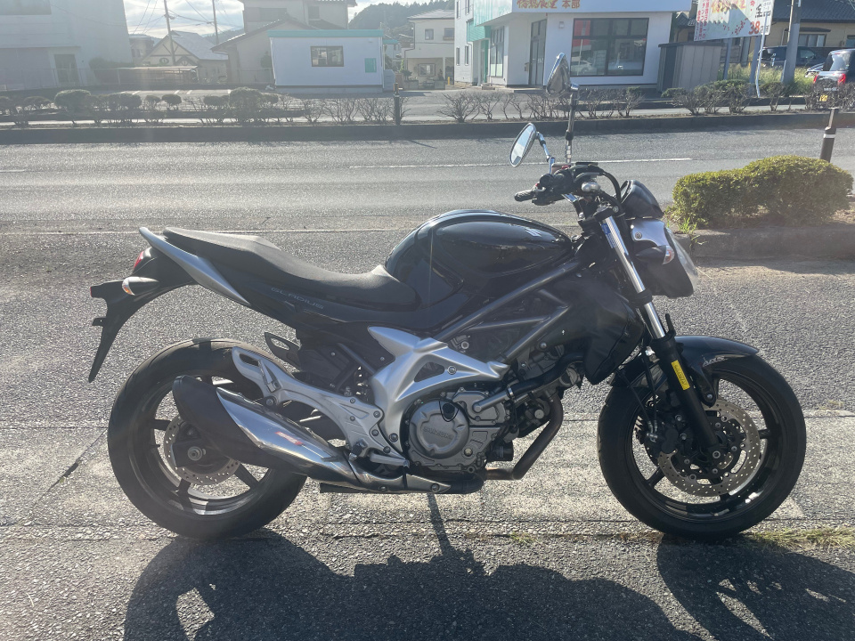 Suzuki GLADIUS SFV400 2010