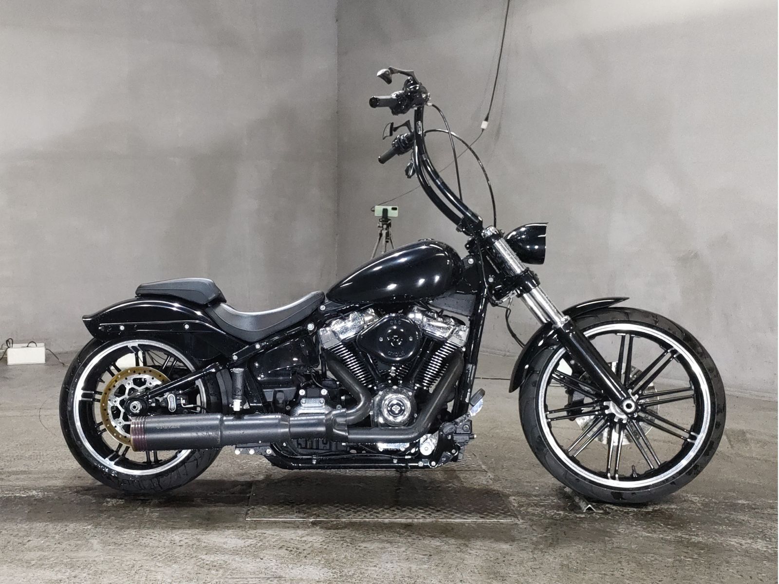 HD BREAKOUT FXBRS1870 2020