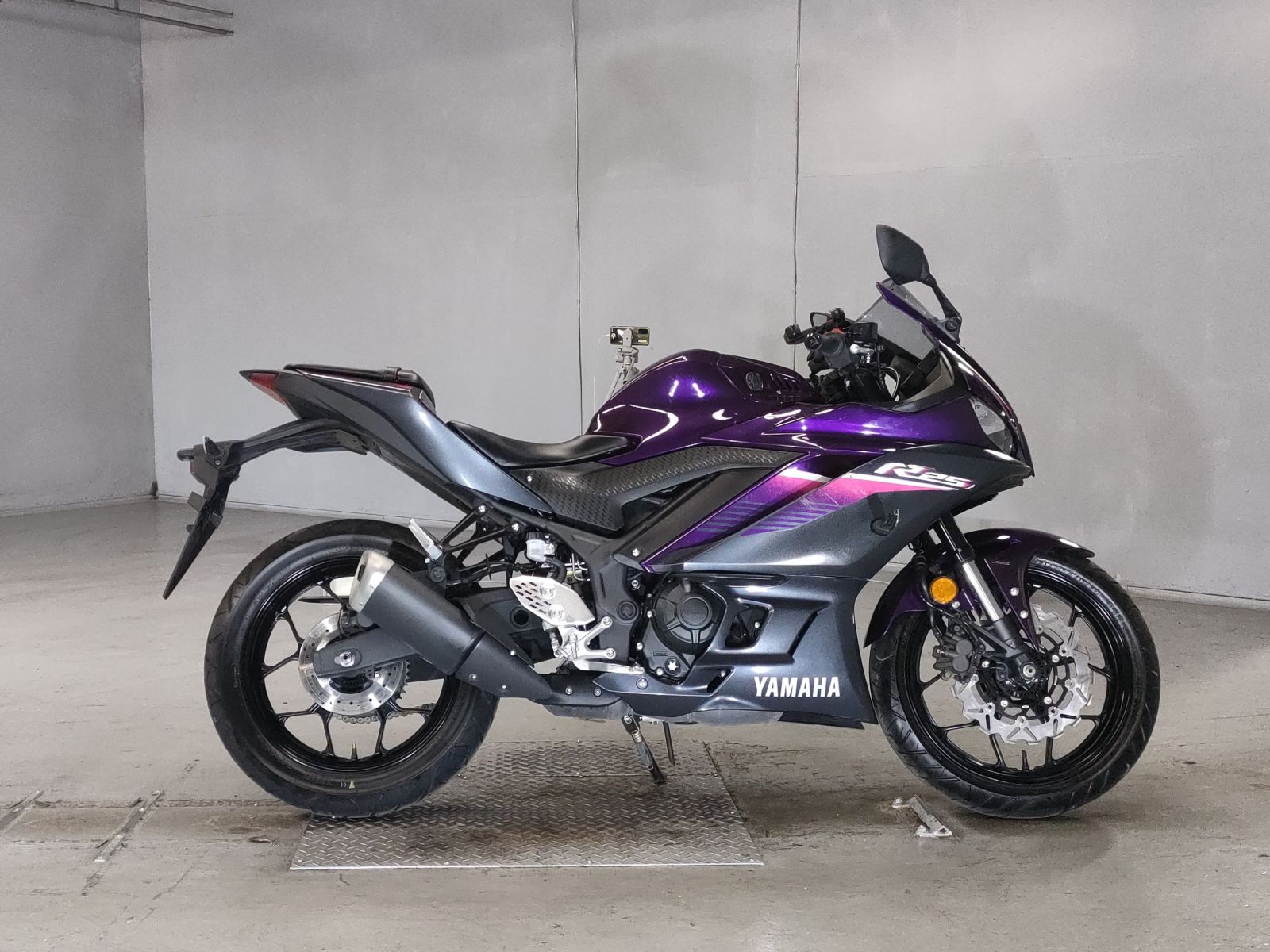 Yamaha YZF-R25 2023