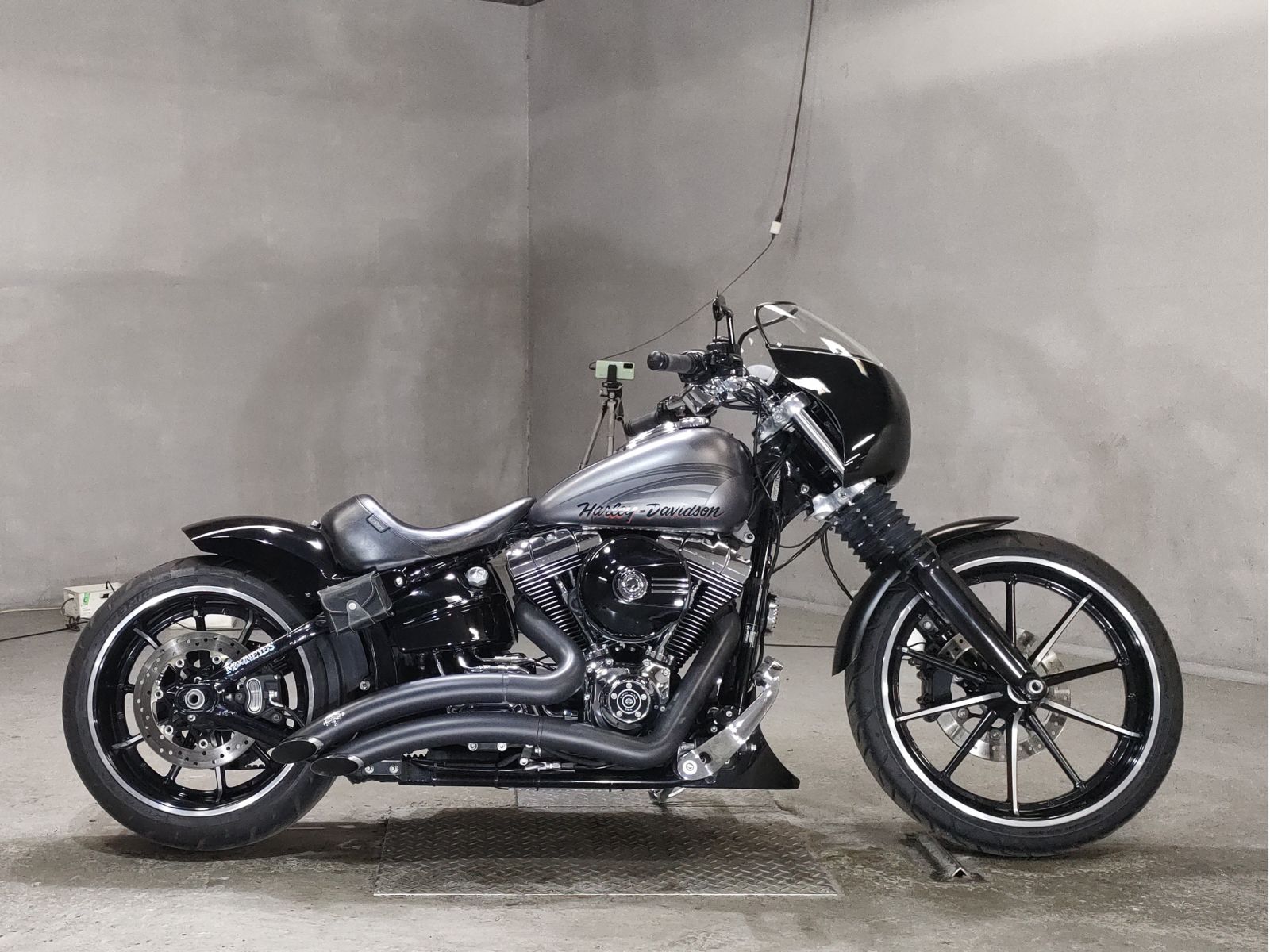 HD BREAKOUT FXSB1690 2016