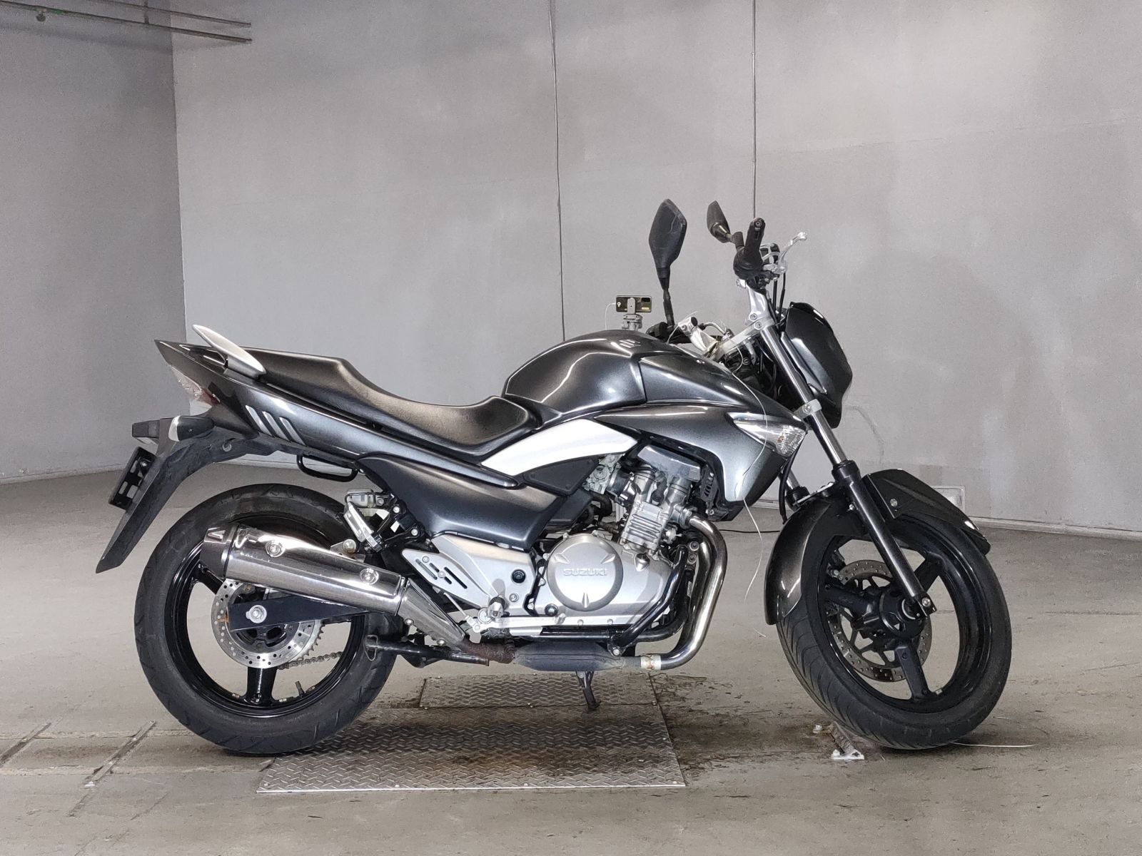 Suzuki GSR250