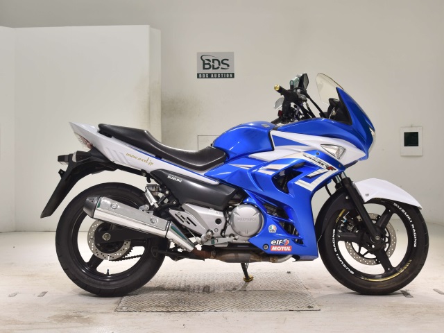 Suzuki GSR250F