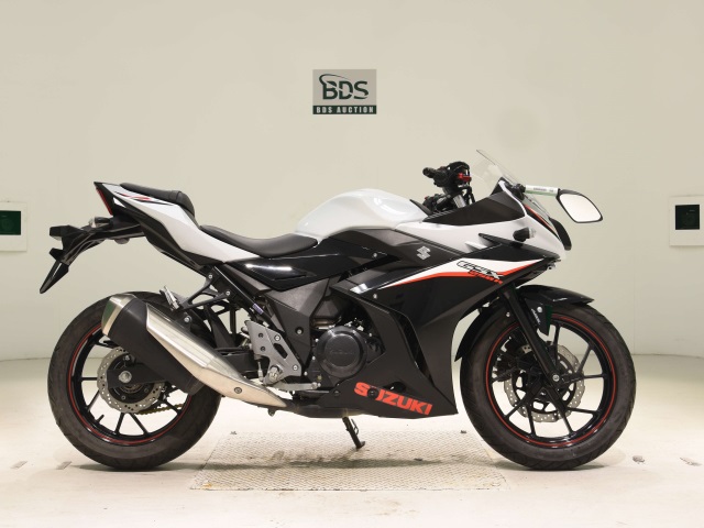 Suzuki GSX250RA