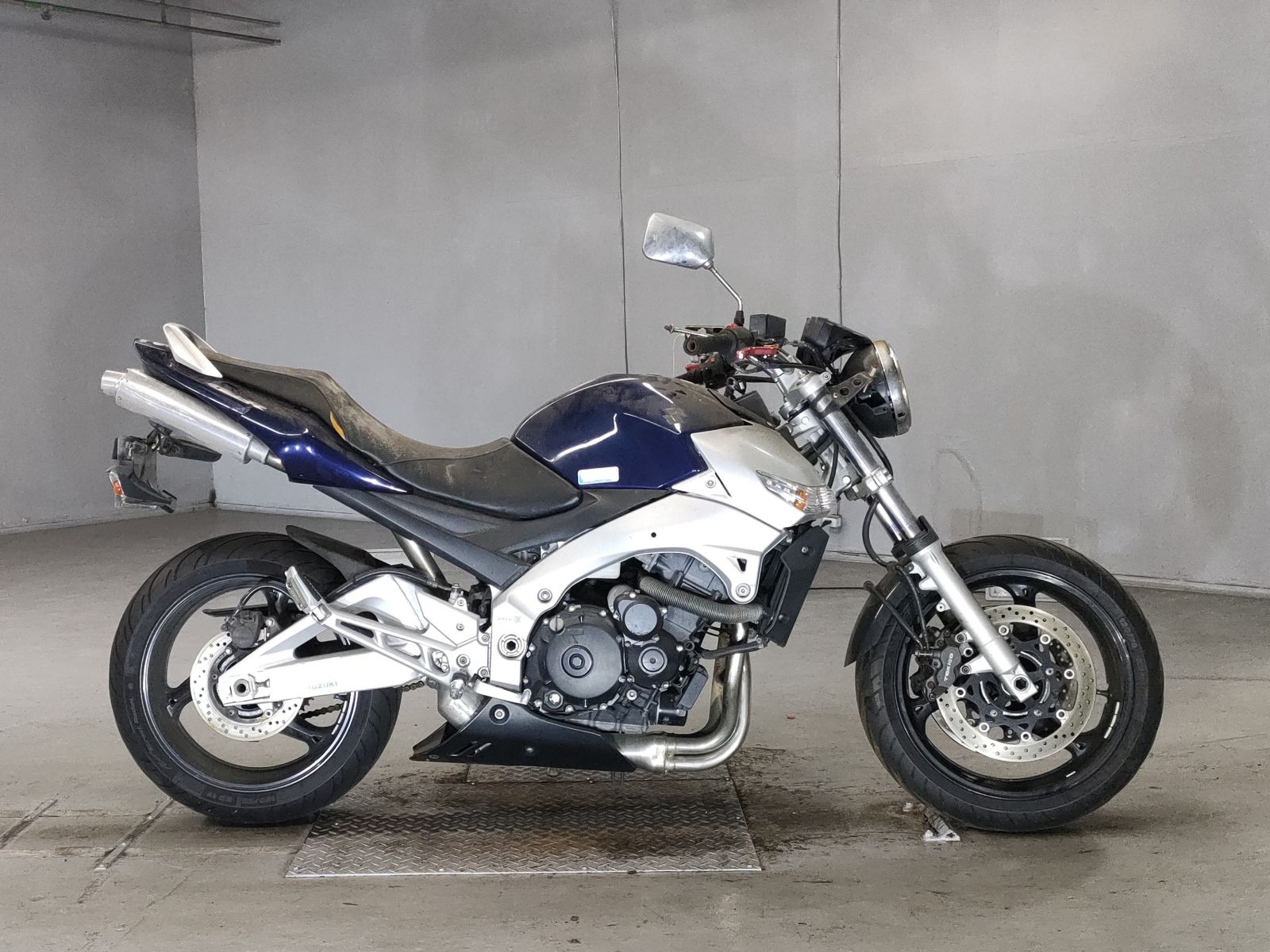Suzuki GSR400 2007