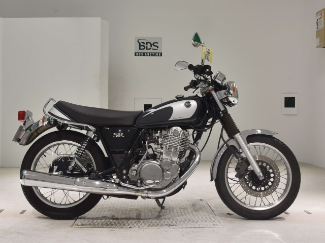 Yamaha SR400 2021
