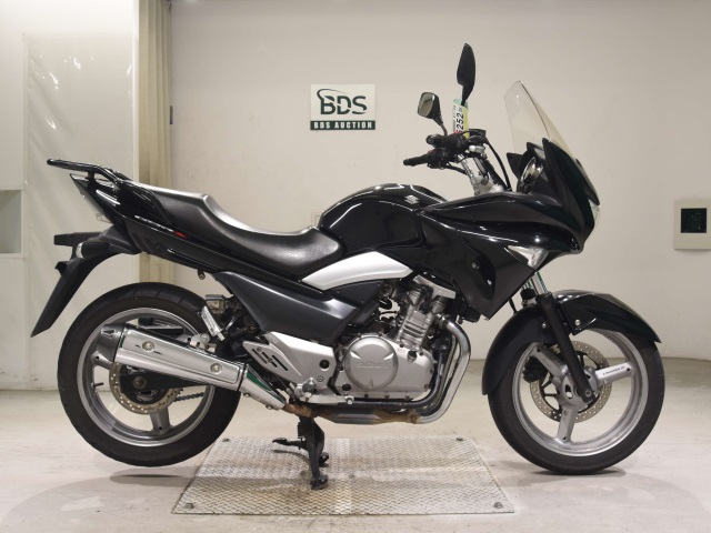 Suzuki GSR250S