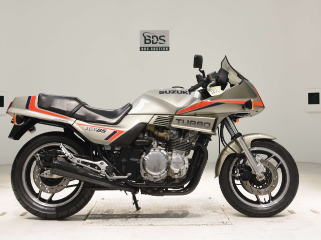 Suzuki XN85 TURBO 1983