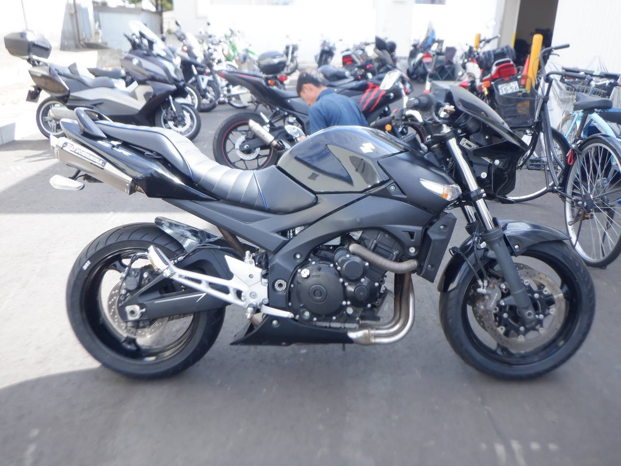 Suzuki GSR400A 2011
