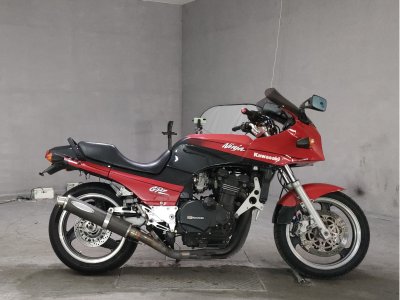 Kawasaki GPZ900R 1996
