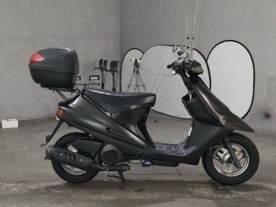 Suzuki ADDRESS V100