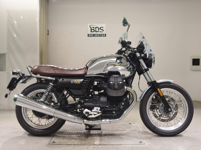 Moto Guzzi V7 3ｱﾆﾍﾞﾙｻﾘｵ 2017