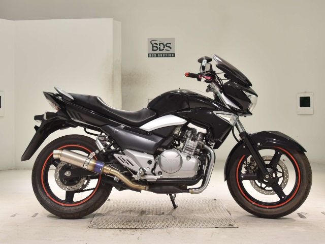 Suzuki GSR250