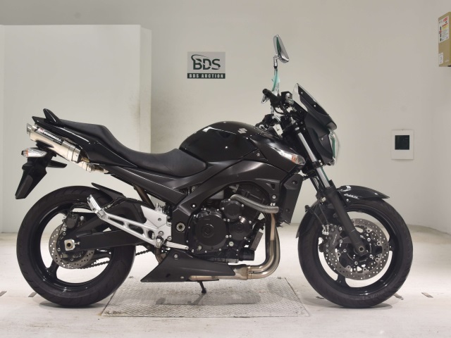 Suzuki GSR400A 2011