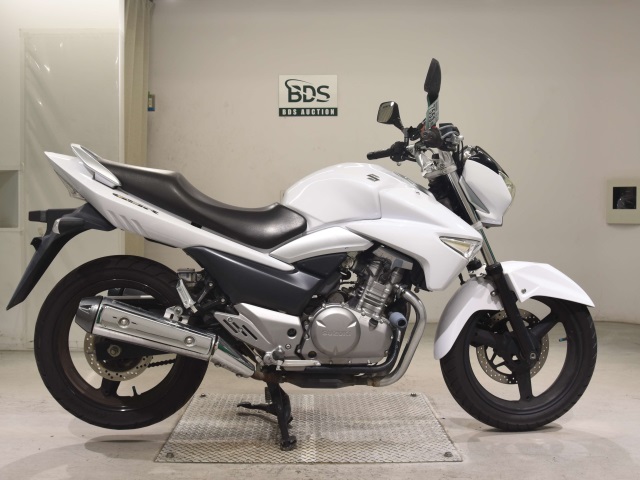 Suzuki GSR250